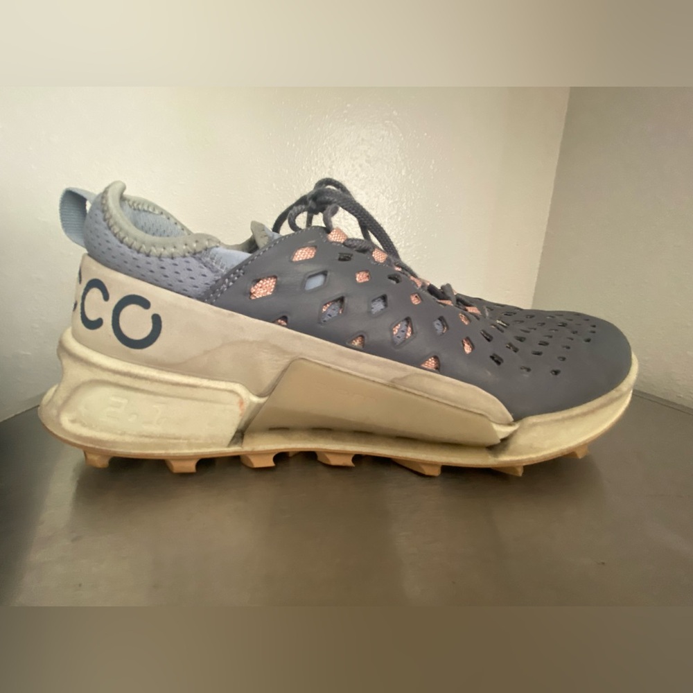 ECCO ....Gray and Beige Sneakers